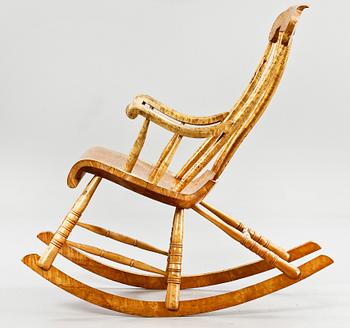 GUNGSTOL, sekelskiftet 1800/1900-tal,  tillverkad av gungstolsmakaren Daniel Anton Zetterström, Falun.