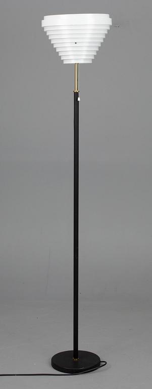 GOLVLAMPA, "Änglavinge" modell A805, design Alvar Aalto, Artek. Formgiven 1954.