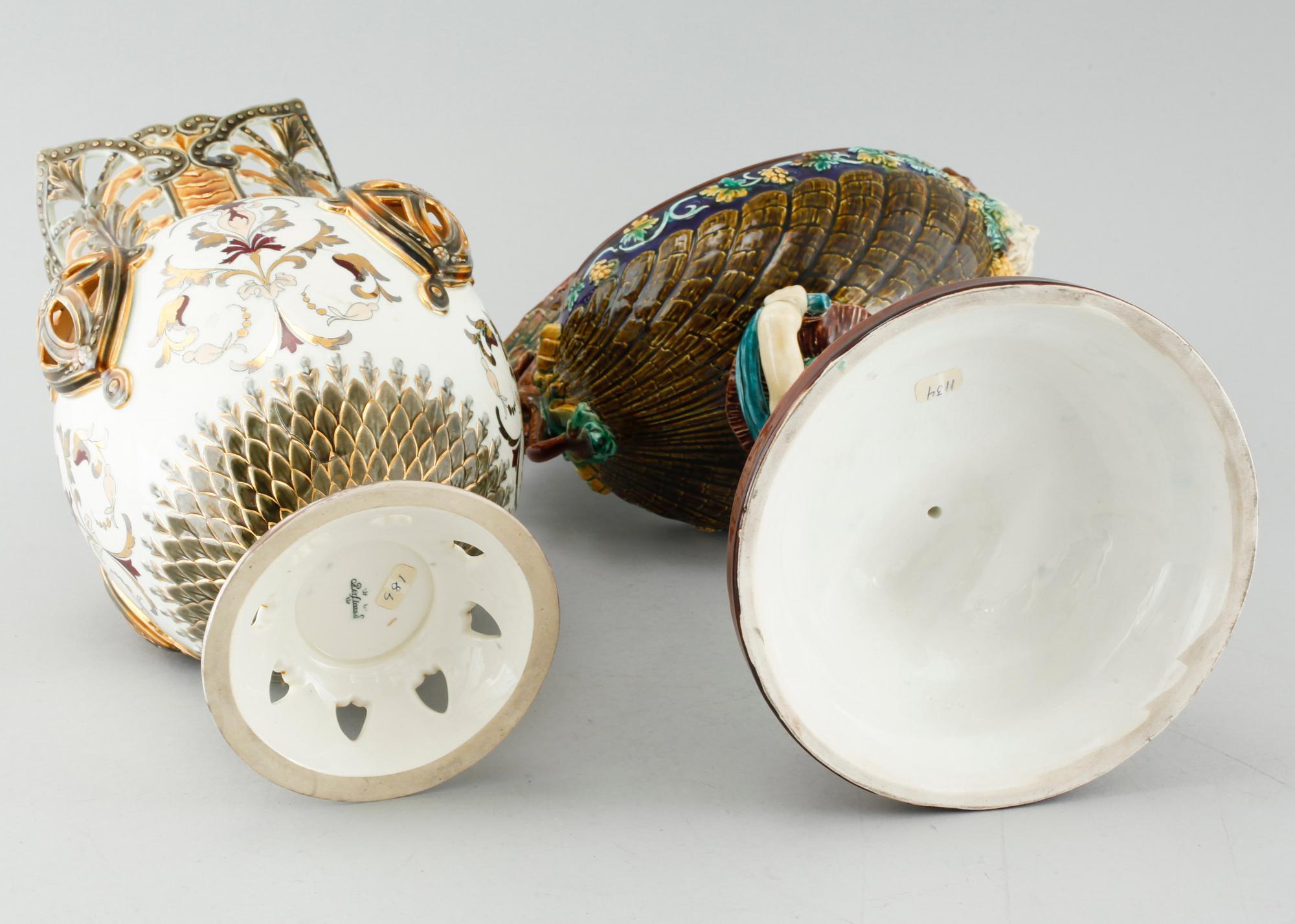 A majolica vase and bowl from Rörstrand, around the year 1900.