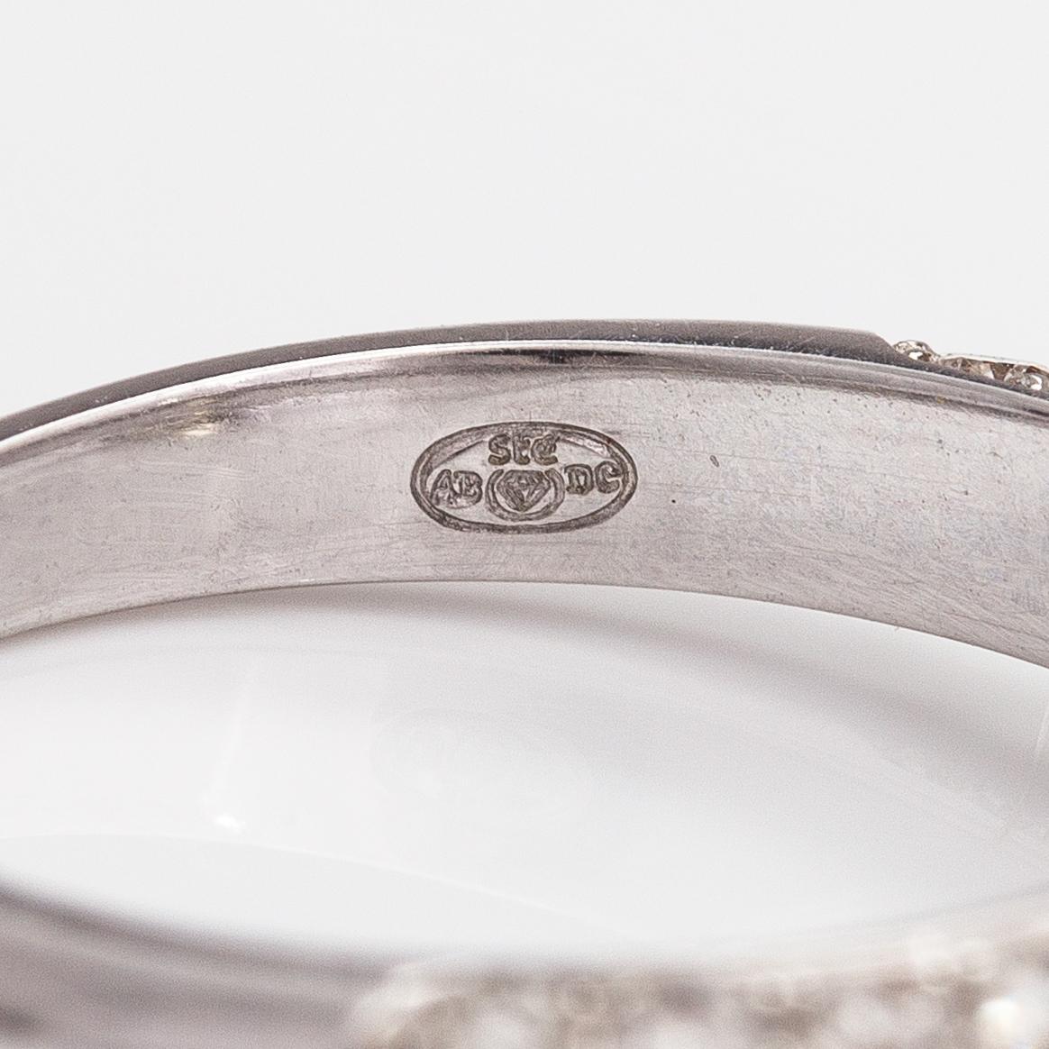 A 18K white gold ring with diamonds ca. 4.03 ct in total. With GIA certificate.