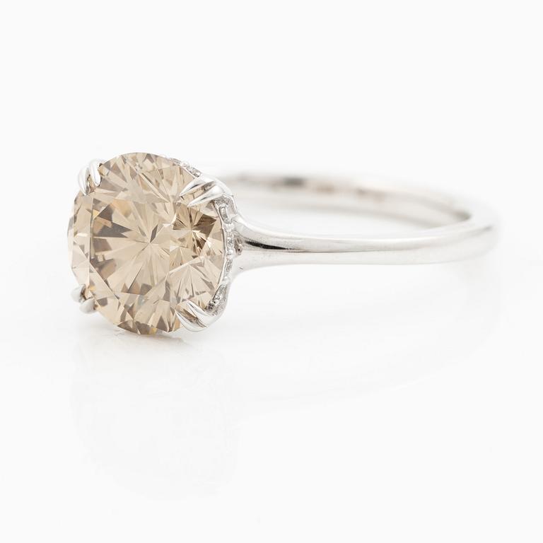 Ring in 18K white gold set with a round brilliant-cut diamond weighing 2.54 ct, accompanied by a GIA report.