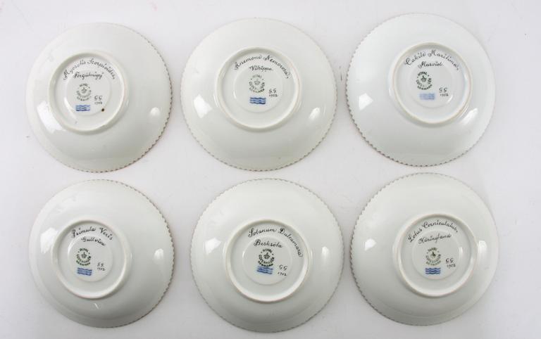 KOPPAR MED FAT samt ASSIETTER, 6+6 st, porslin. Royal Copenhagen "Flora Danica".