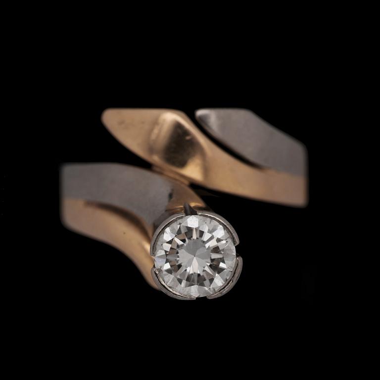 A brilliant cut diamond ring, 0.93 ct.