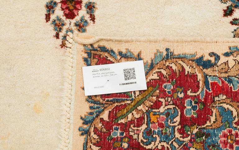 MATTA, old/semiantik, Kirman, ca 229 x 124 cm.