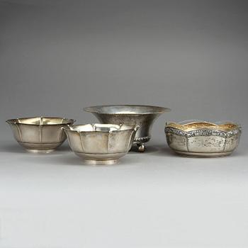 SKÅLAR, 4 st, silver, 1900-tal, bla Stockholm. Vikt ca 1046 gram.