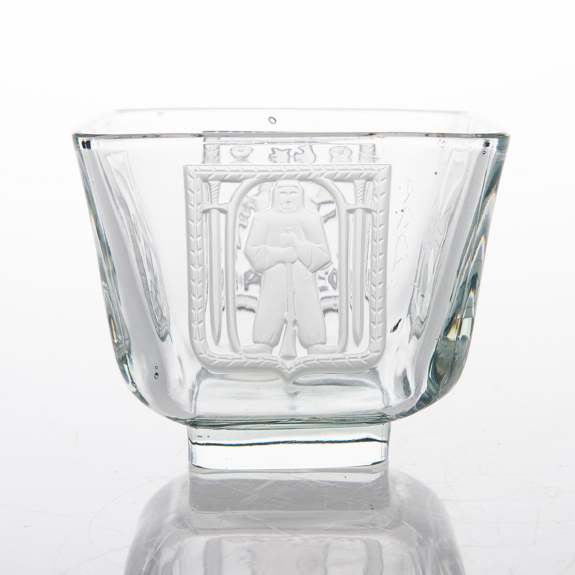 A glass bowl, 'Mottimalja' 1939-1940 Riihimäki Lasi Oy.