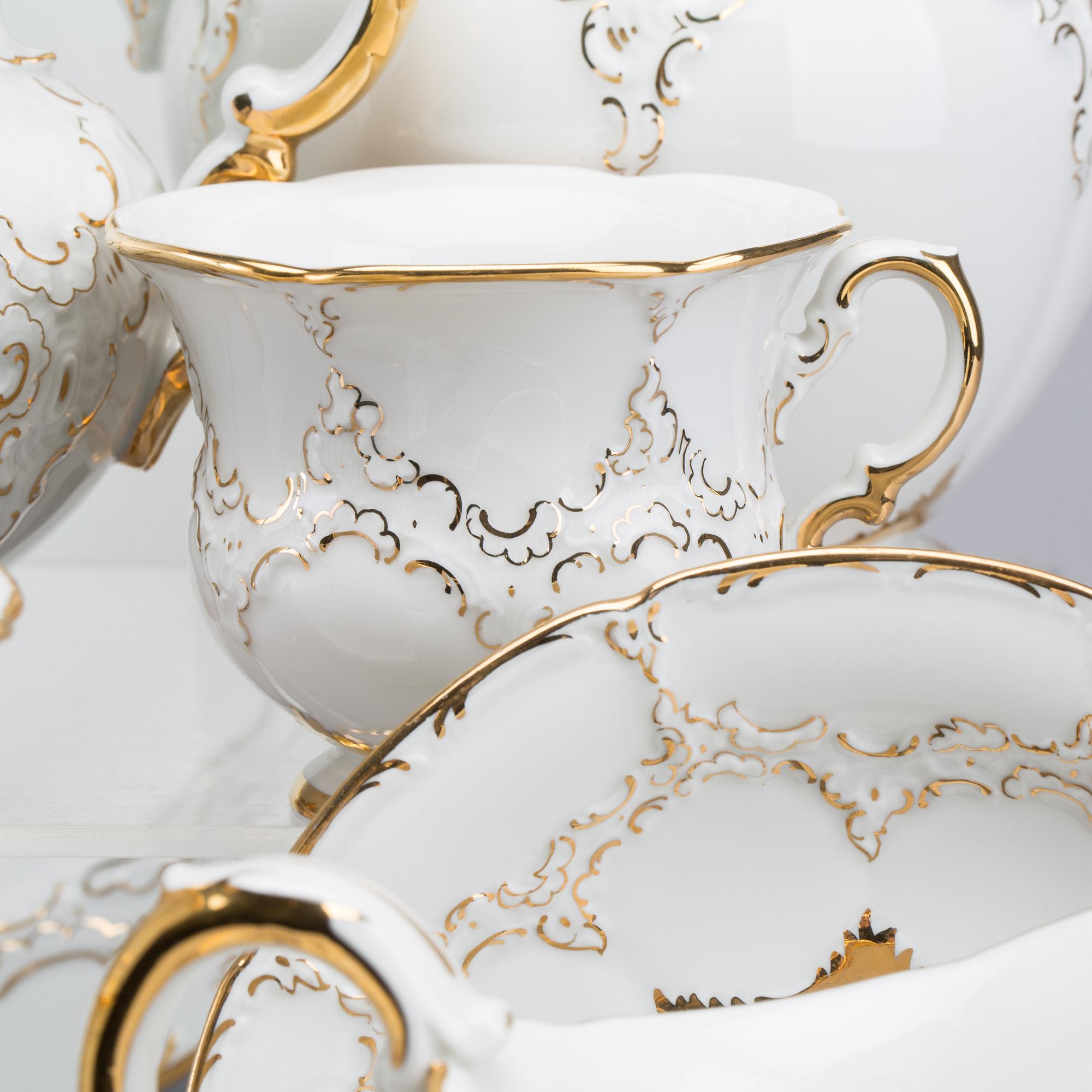 A Meissen porcelain ca 28 piece coffe and tea service, first half of the 20th century.