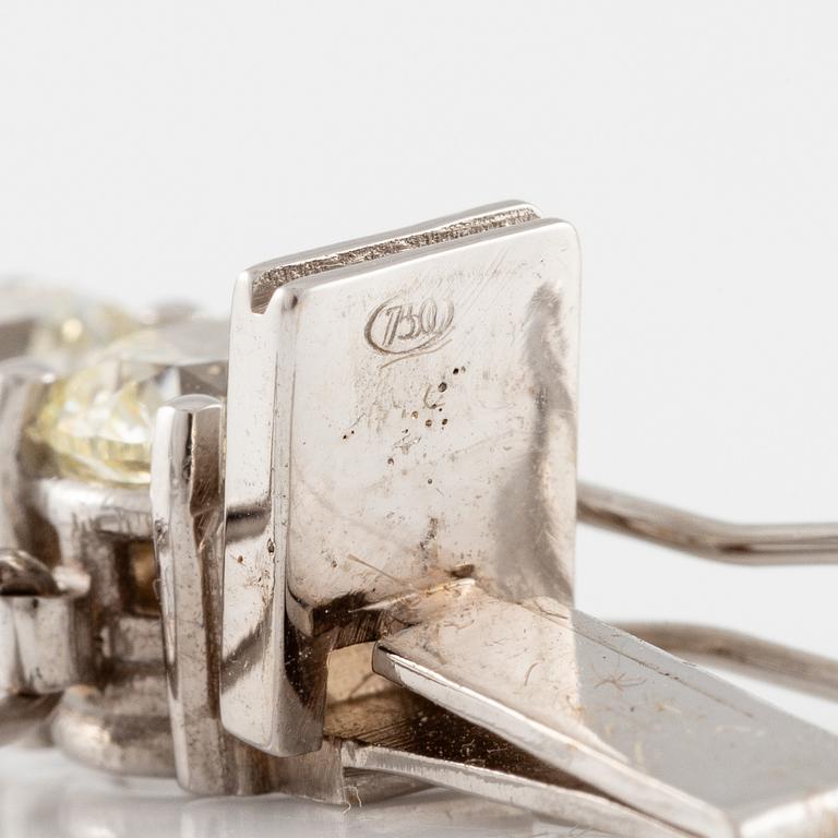 Tennis bracelet, 18K white gold with brilliant-cut diamonds.