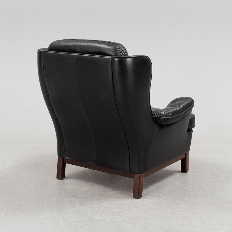 A late 20th century leather easychair.