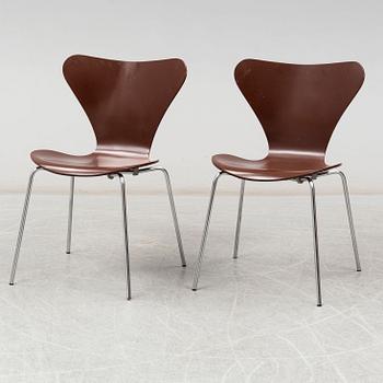 ARNE JACOBSEN, a pair of 'Sjuan' chairs, from Fritz Hansen, Denmark, 1974.