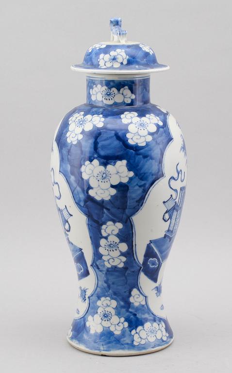 LOCKURNA, porslin, Kina, 1800-/1900-tal.