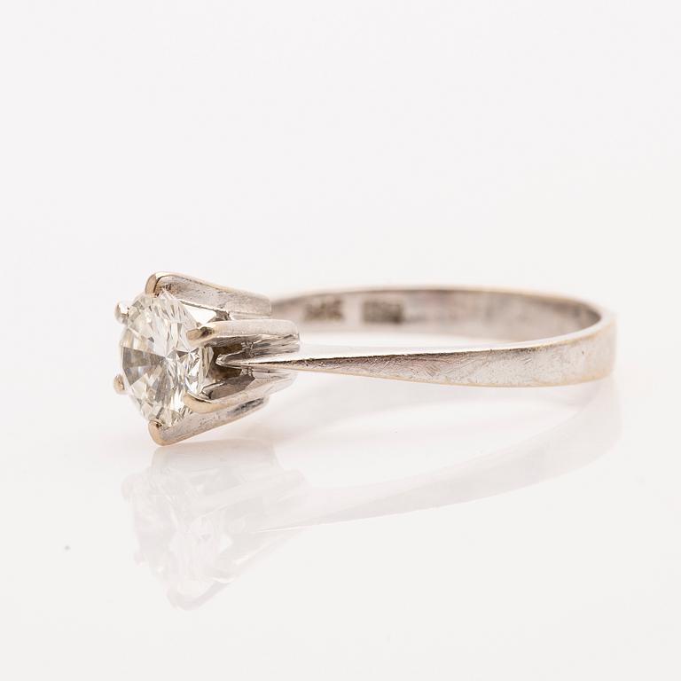 Ring, 14K gold with brilliant-cut diamond.