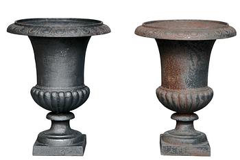 54. A PAIR OF GARDEN URNS.