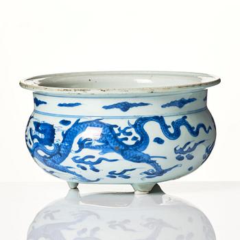 A blue and white tripod censer, Qing dynasty, 18th Century.