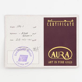 Garnityr av guldsmycken, en collier (14K), ett armband (18K), ett par örhängen (14K) och en ring (14K).