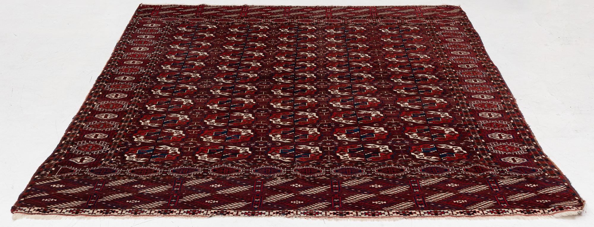 A Turkmen carpet, c. 293 x 210 cm.