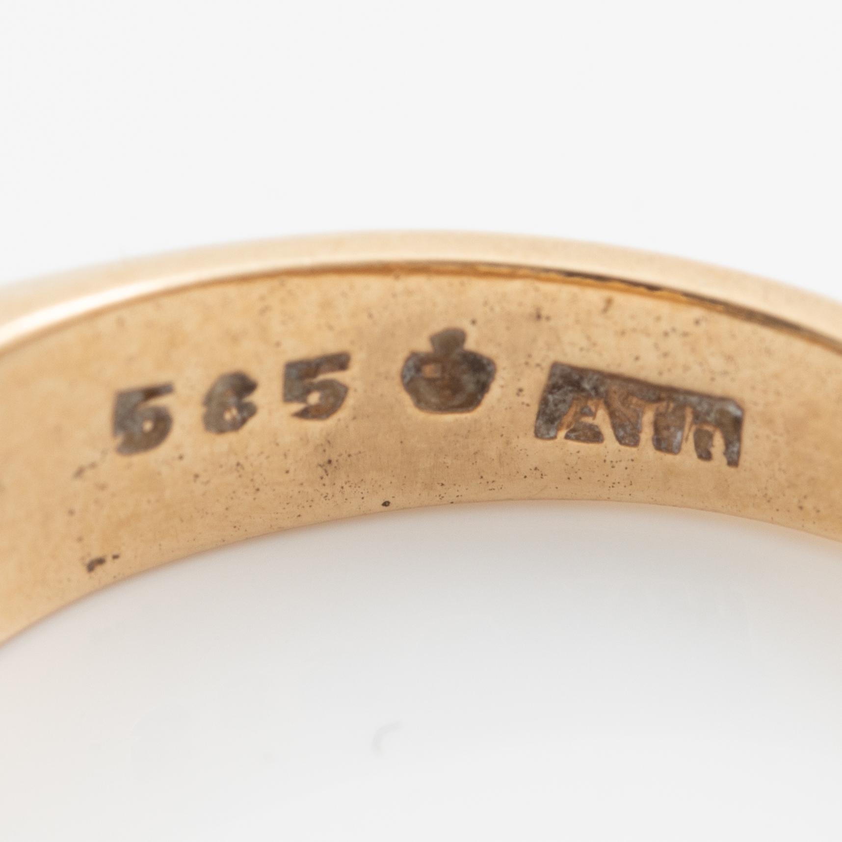 Ring, 14K gold with three old-cut diamonds.