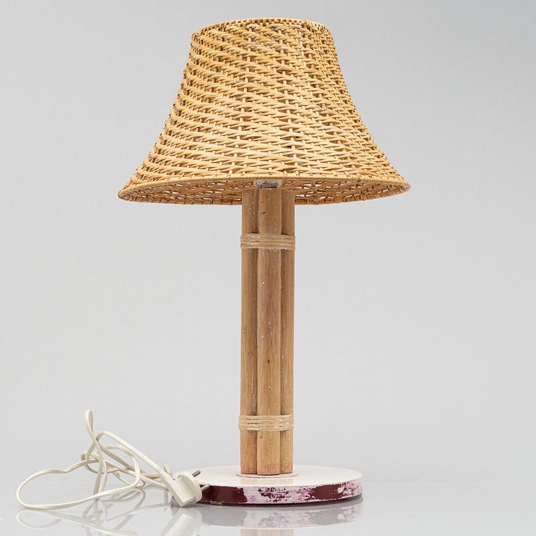 A model 'B-105' table lamp, Bergboms.