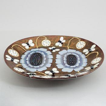 Birger Kaipiainen, a ceramic dish, 'Duetto', Arabia Art, Finland 1983.