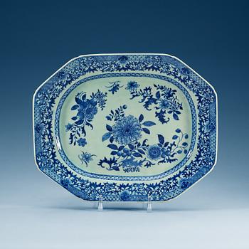 A blue and white serving dish, Qing dynasty Qianlong (1736-95).