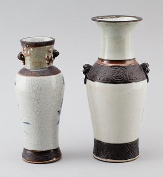 VASER, 2 st, porslin, Kina, 1800-/1900-tal.