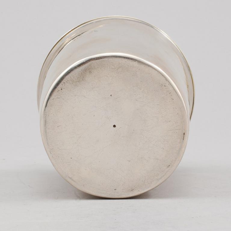 BÄGARE MED LOCK, silver, Gustaf Folcker, Stockholm, 1837. Vikt 200 gram.
