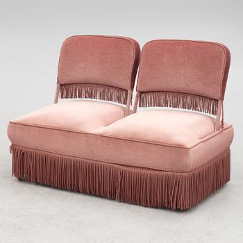 Soffa, s.k. fästmanssoffa / love seat, 1920-tal.