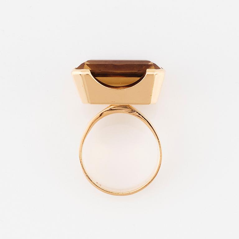 Bengt Liljedahl, an 18K gold ring set with a faceted smoky quartz, Stockholm 1965.