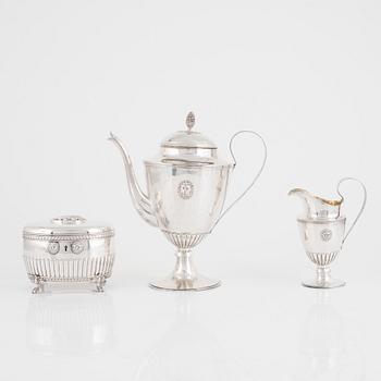 Kaffekanna, silver, Daniel Hellman, Stockholm, 1812, gräddkanna och sockerskål, silver, empirestil, 1919.