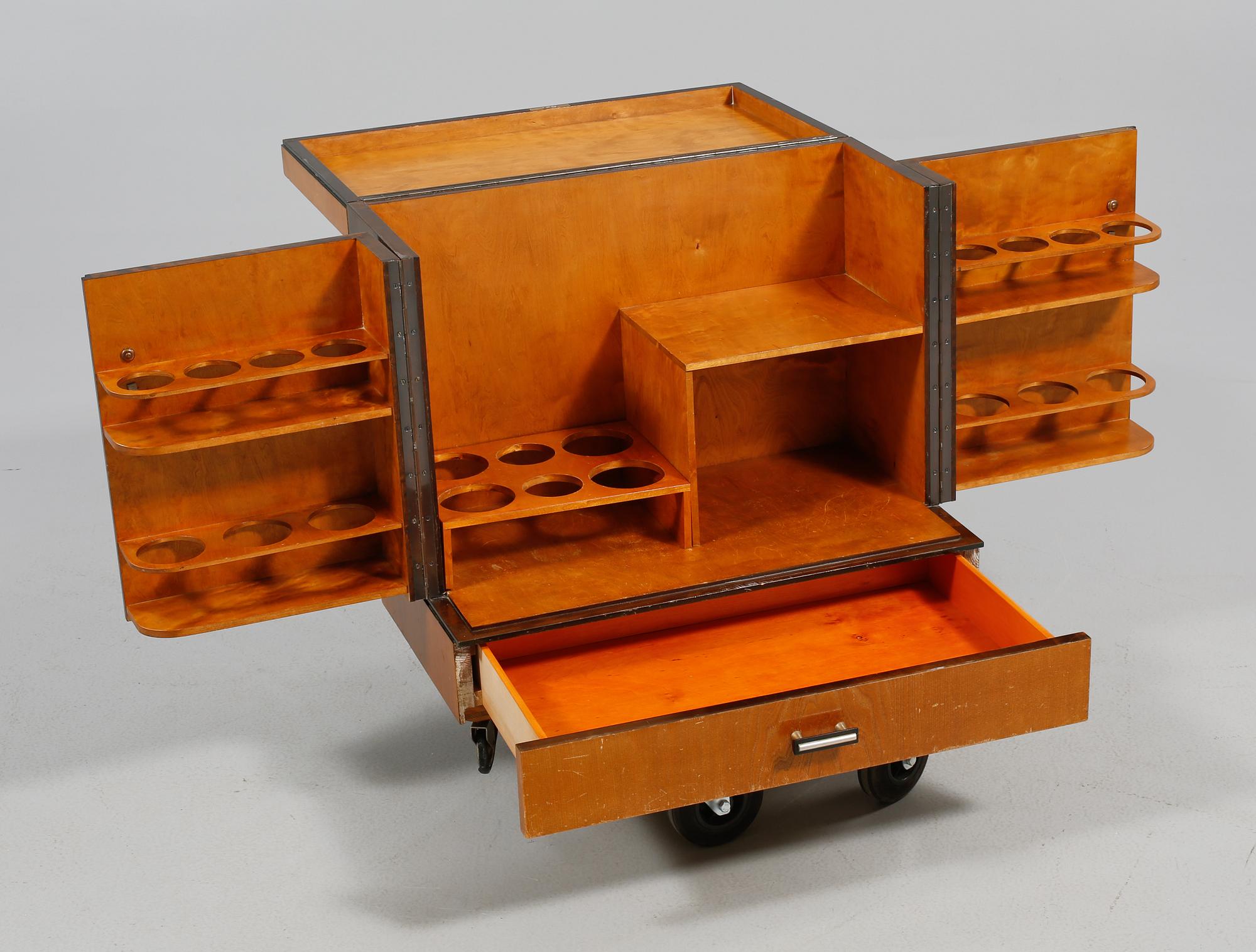 BARSKÅP, 1900-talets andra kvartal.