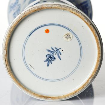 A large blue and white 'figural' yenyen vase, Qing dynasty, Kangxi (1662-1722).