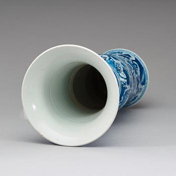 A large blue and white gu-shaped vase, Qing dynasty, Kangxi, about year 1700.