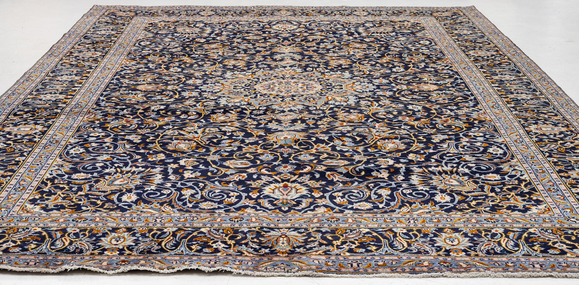 Matta, Keshan, ca 415 x 315 cm.