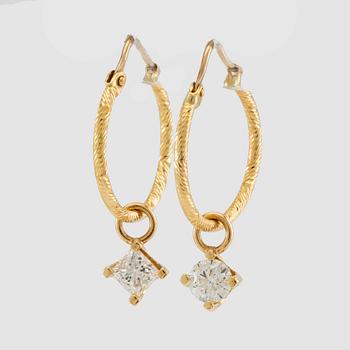 Earrings, a pair of hoops with pendants, one with a round brilliant-cut diamond, the other with a princess-cut diamond.