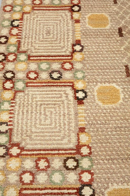 Barbro Nilsson, matto, "Krabban, grå", knotted pile, ca 272-277 x 178,5-183 cm, signed AB MMF BN.