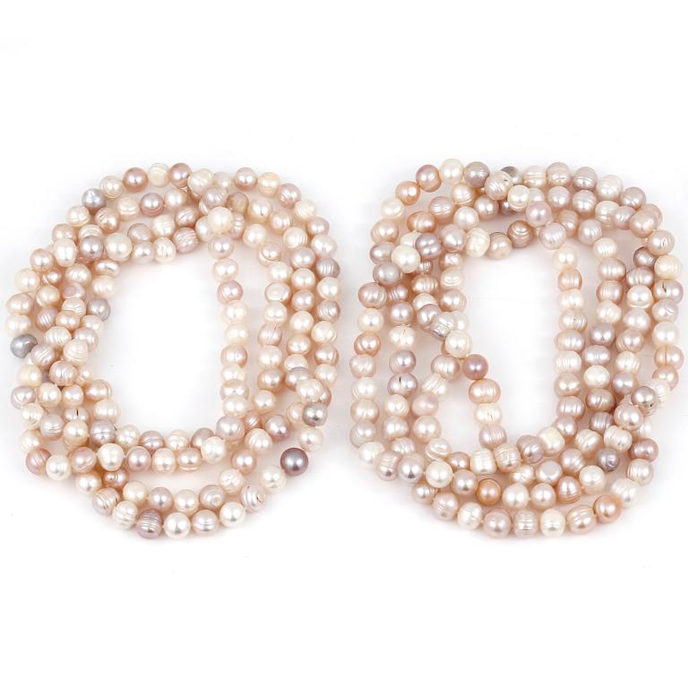 COLLIER, 2 st, odlade vita och rosa sötvattenpärlor.