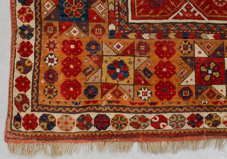 A rug, antique Melas prayer rug, ca 154-158 x 100-106 cm (as well as 1 and 3,5 cm flat weave at the ends), Anatolia.