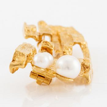Björn Weckström, a brooch, "Bow of Argo'", 18K gold with pearls, Lapponia.