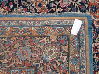 SEMI-ANTIQUE TEHERAN/ESFAHAN. 355,5 x 260,5 cm including a flat woven border along all four sides.