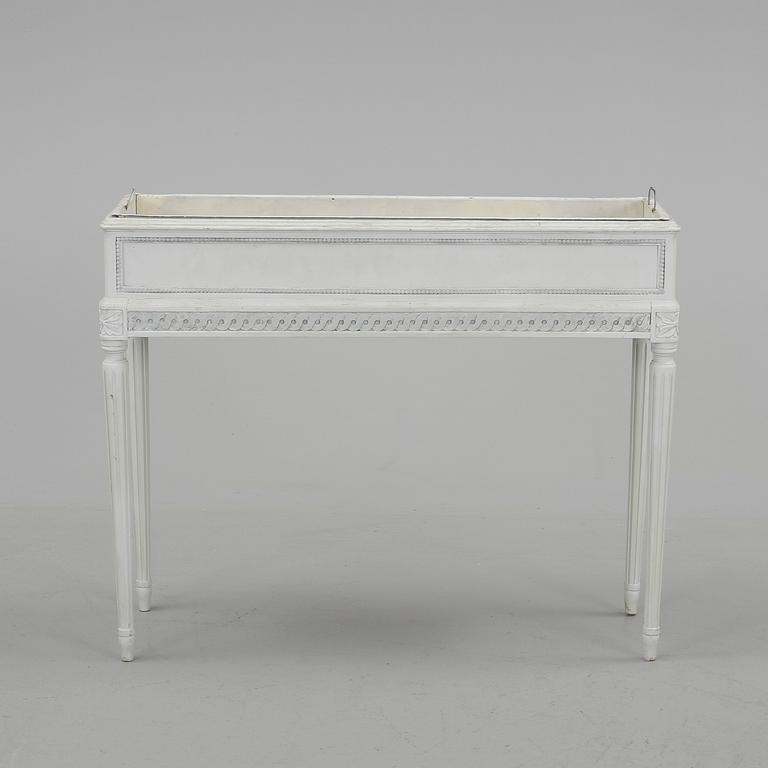 BLOMLÅDA, gustaviansk stil, 1900-talets andra hälft.