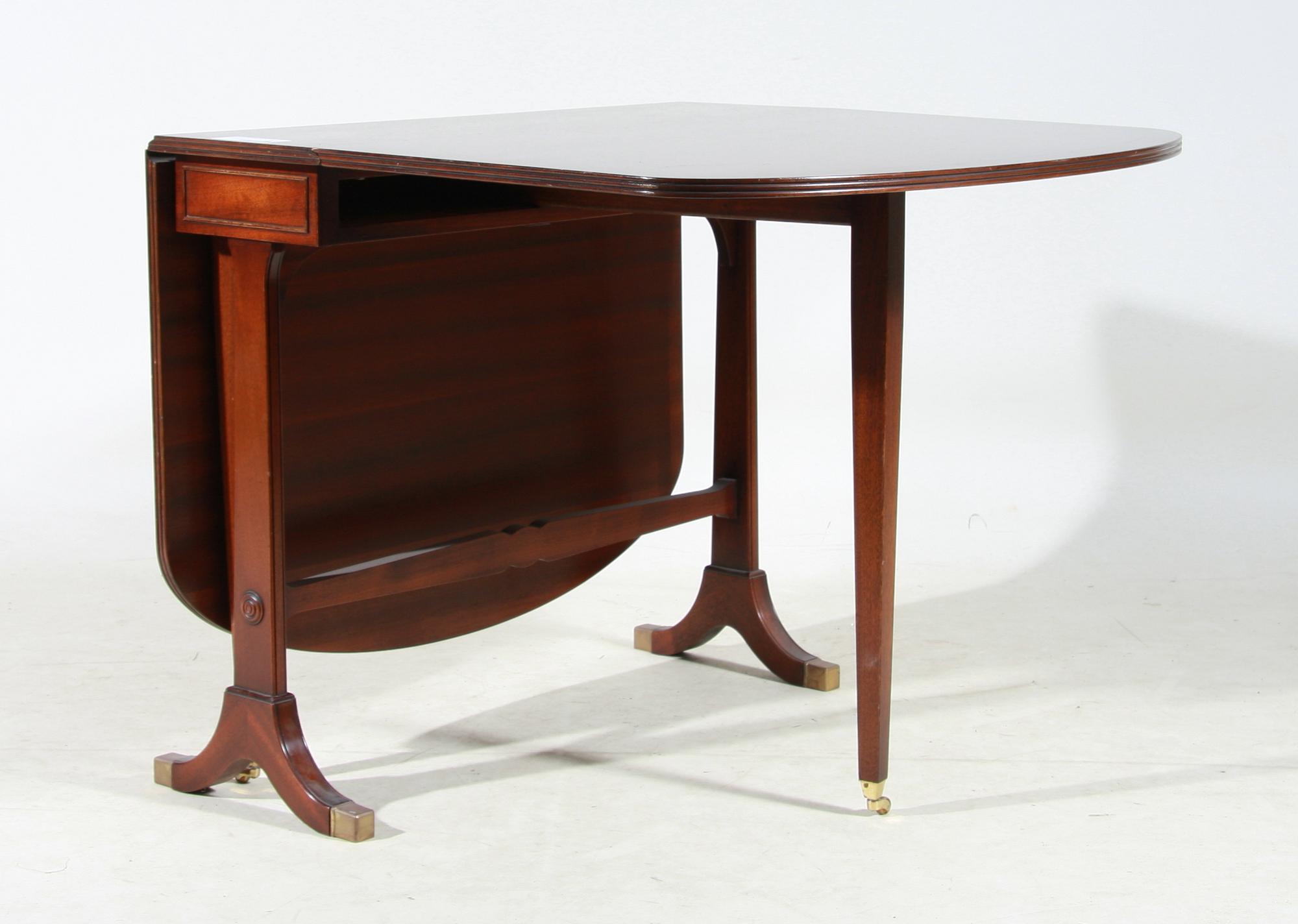 SLAGBORD, engelsk stil, 1900-talets andra hälft.