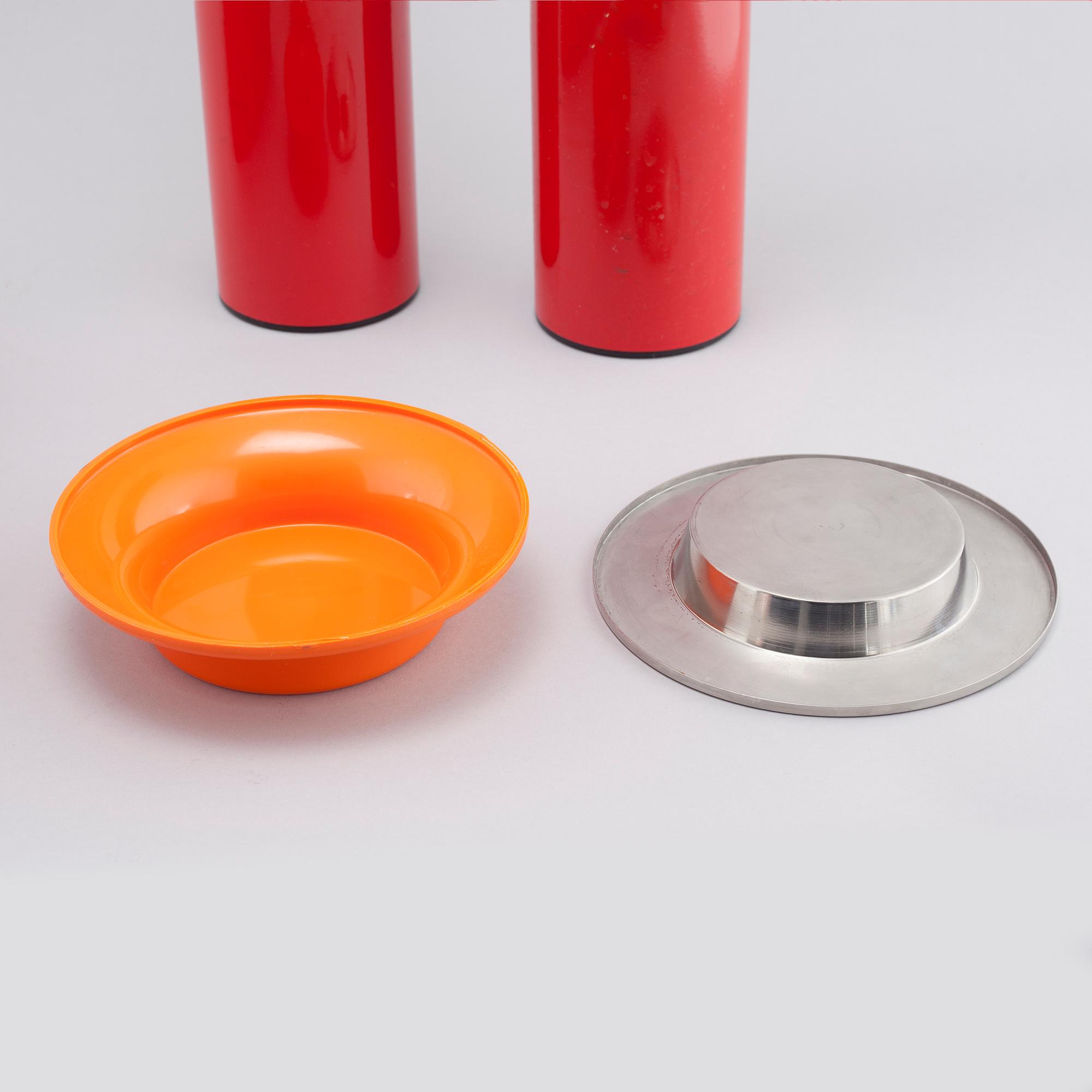 Three ash trays and one cutlery holder, ia designed by Joe Colombo and Gino Columbini for Kartell, 1960/70s.