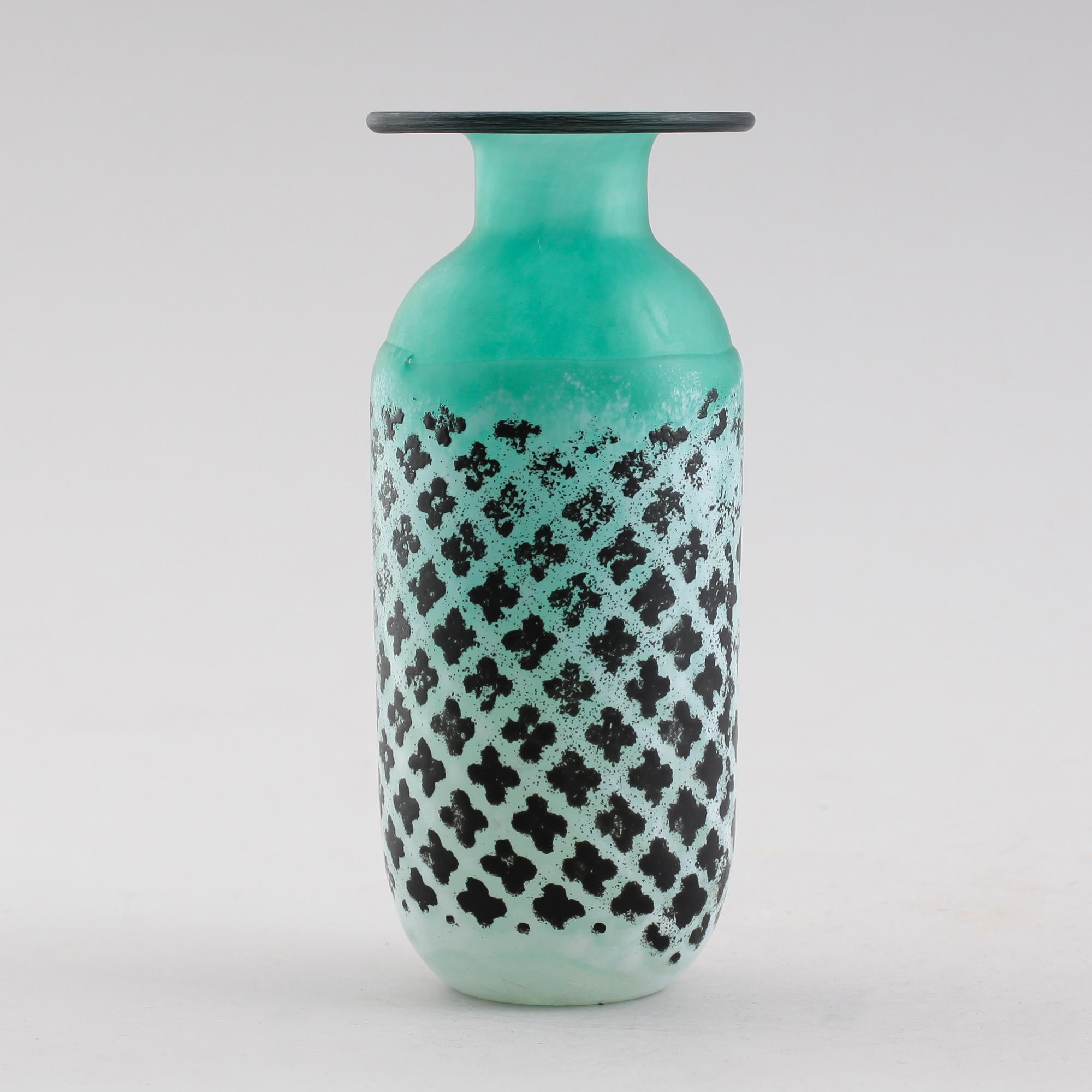 VAS, glas, signerad, Kjell Engman, Kosta Boda.