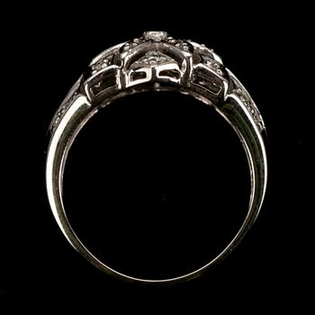 RING, vitguld 14K med briljantslipade diamanter tot. 0,21 ct. H/SI. Vikt 4,1 g.