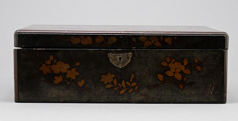 LACKSKRIN, Japan, 1900-talets första del.