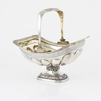 A Russian Parcel Gilt Silver Bread Basket, assayer Nikolai Lukitsch Dubrowin, Moscow 1824.