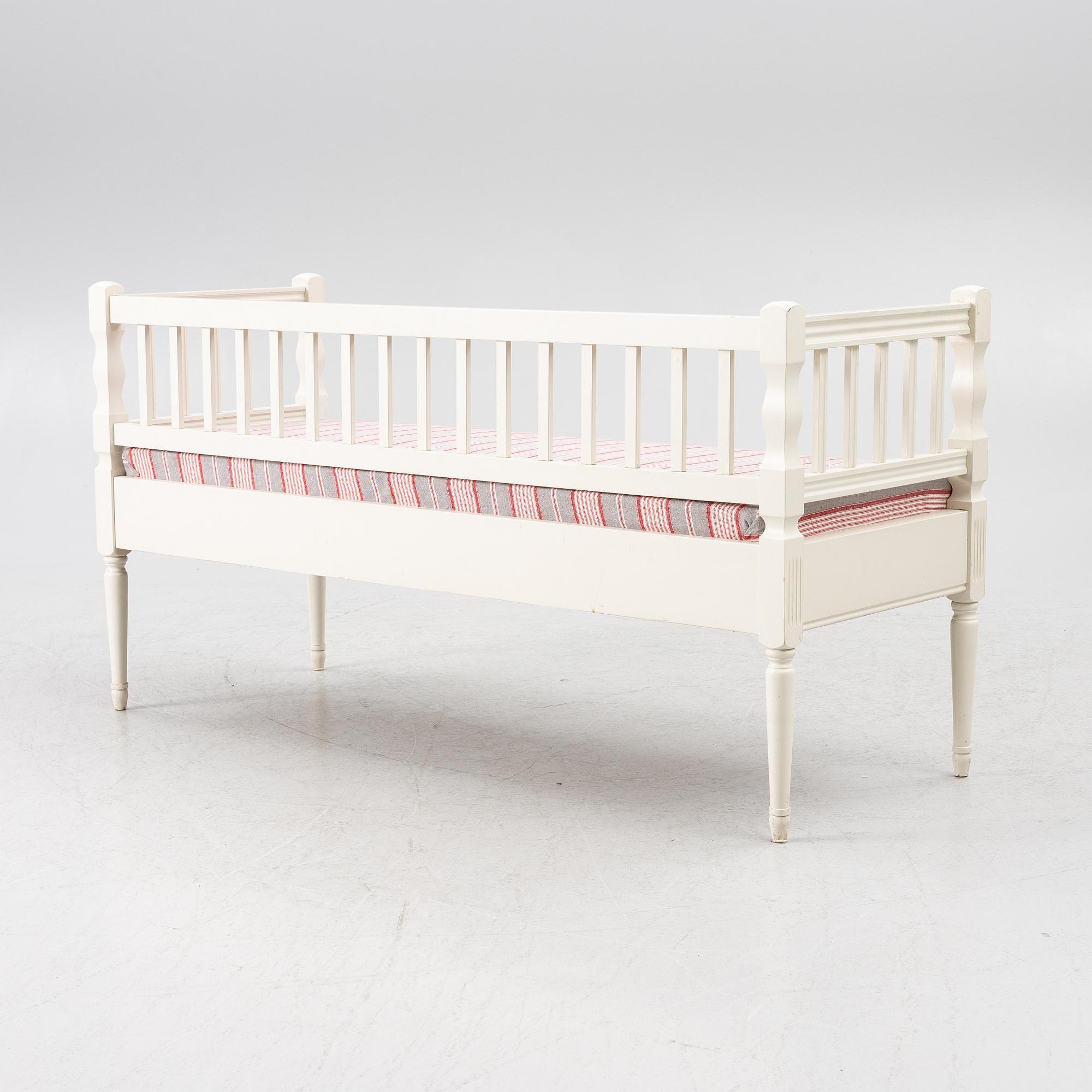 Soffa, 1900-talets andra hälft, Gustaviansk stil.