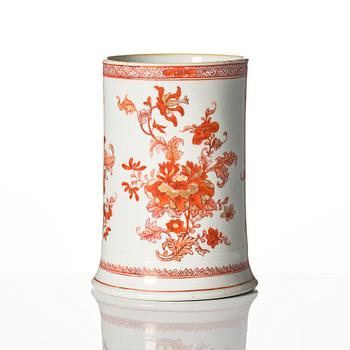 An iron red tankard, Qing dynasty, Kangxi (1662-1722).