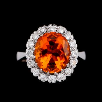 RING, 18 k vitguld, Madeira ciitrin, 4.47 ct, briljantslipade diamanter tot 0.70 ct. svenska stämplar RIT 1989.