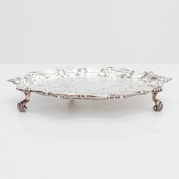 A George IV sterling silver salver, maker's mark of William Brown, London 1825.